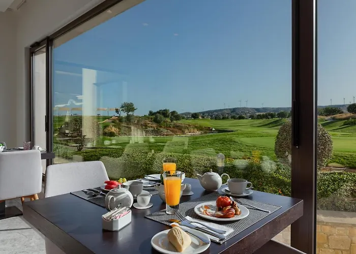 Hotell Aphrodite Hills - Premium Serviced 4*