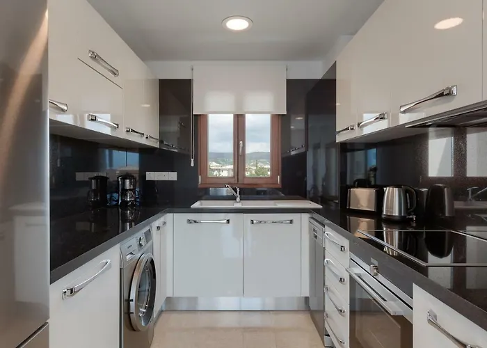 Hotell Aphrodite Hills - Premium Serviced 4*