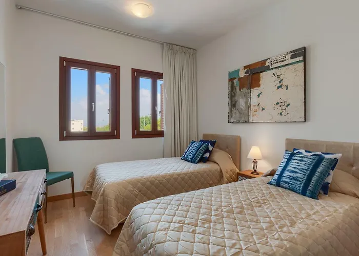 Hotell Aphrodite Hills - Premium Serviced 4*