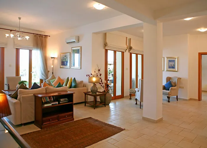 Hotell Aphrodite Hills - Premium Serviced 4*