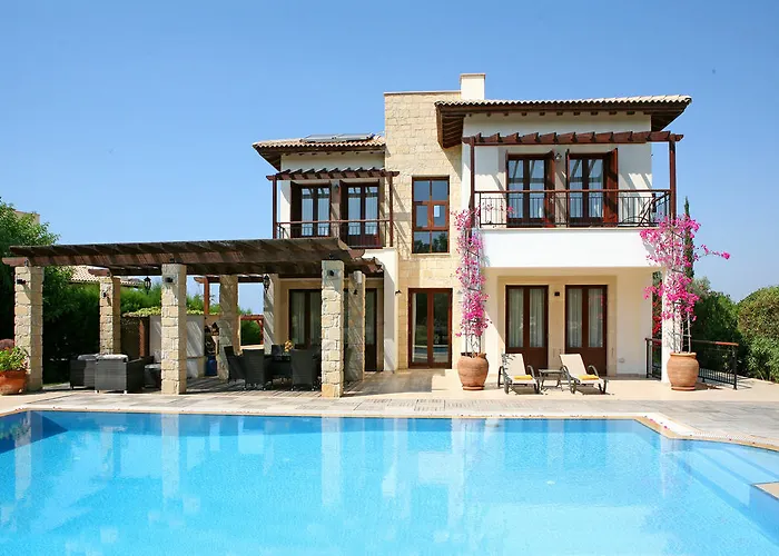 Hotell Aphrodite Hills - Premium Serviced 4*