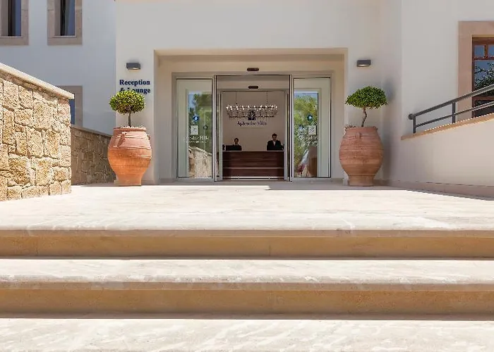 Aphrodite Hills - Premium Serviced Hotell 4*